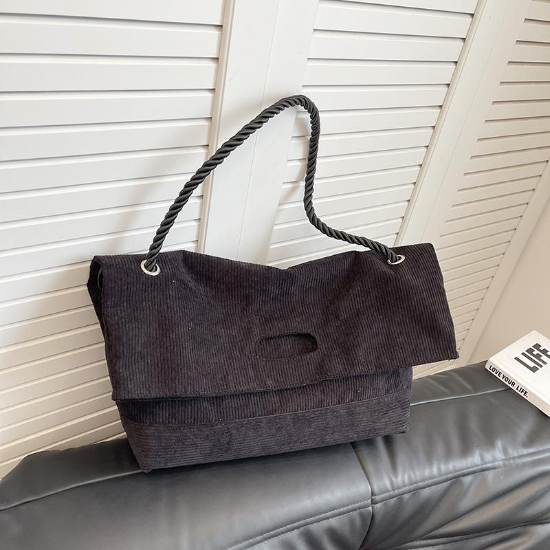 

Вельветовая сумка женская большой вместимости новая осенне-зимняя универсальная сумка-мессенджер высококлассная通勤ная сумка-тоут чёрный