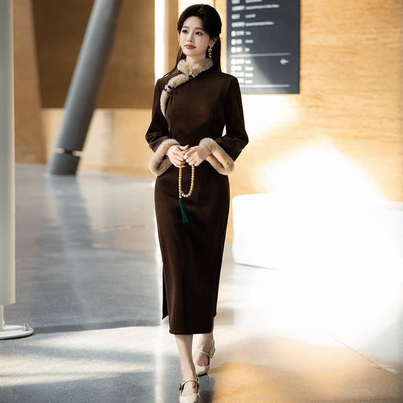 Brown autumn and winter clothing, velvet national style new Chinese long-sleeved improved cheongsam, winter thick women s high-end retro S