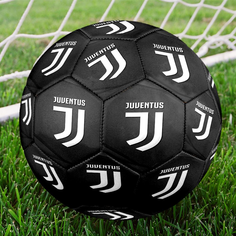 Futbalová lopta veľkosti 5 s tematikou Futbalového klubu Juventus, vhodná na halové aj vonkajšie zápasy, darček vhodný pre každého.