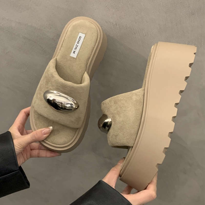 

Small height Internet celebrity beach sandals women wear 2025 summer new 7cm thick-soled French slippers 40