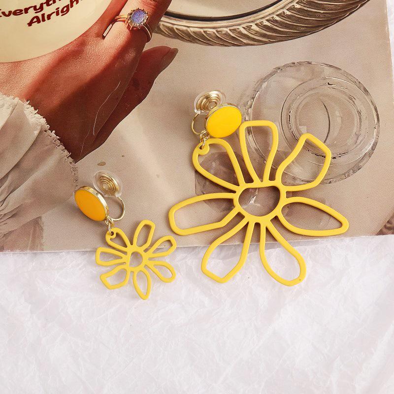 Niche Holiday Style: Temperamental Hollow Yellow Flower Earrings & Mosquito Coil Ear Clips (2022 Trend)