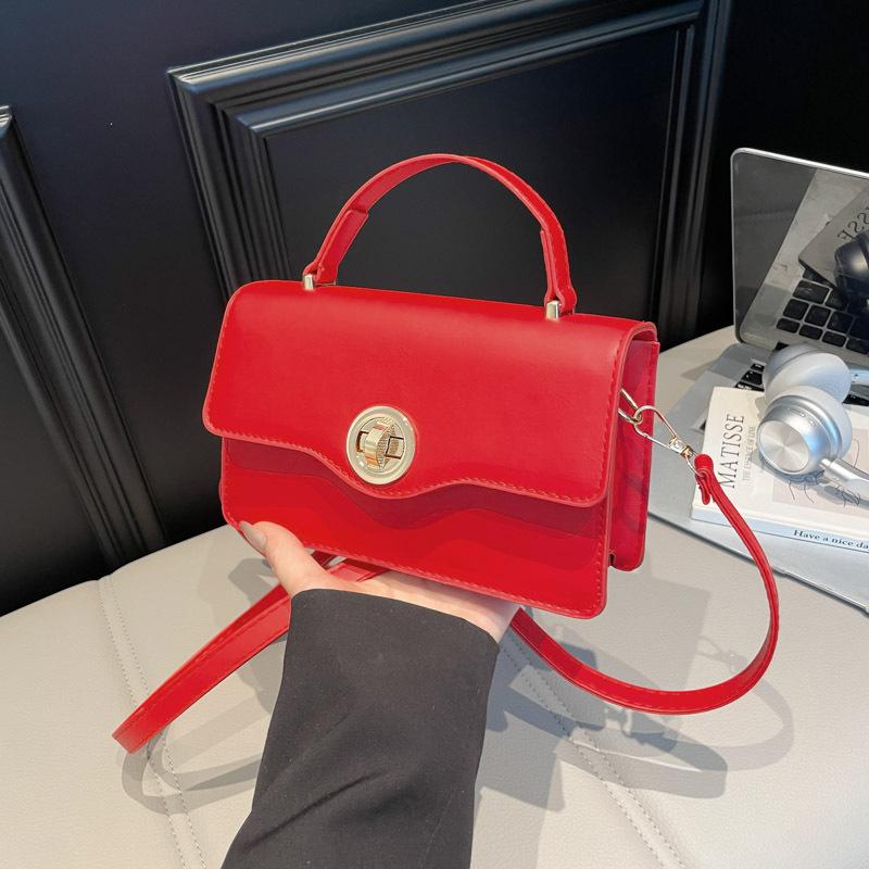 

Retro elegant solid color commuter handbag women s casual autumn new fashion shoulder oblique span bag красный