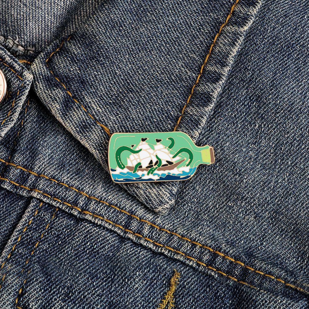Cartoon Starry Sky Bottle Brooch: Alloy Badge for Bags & Clothes