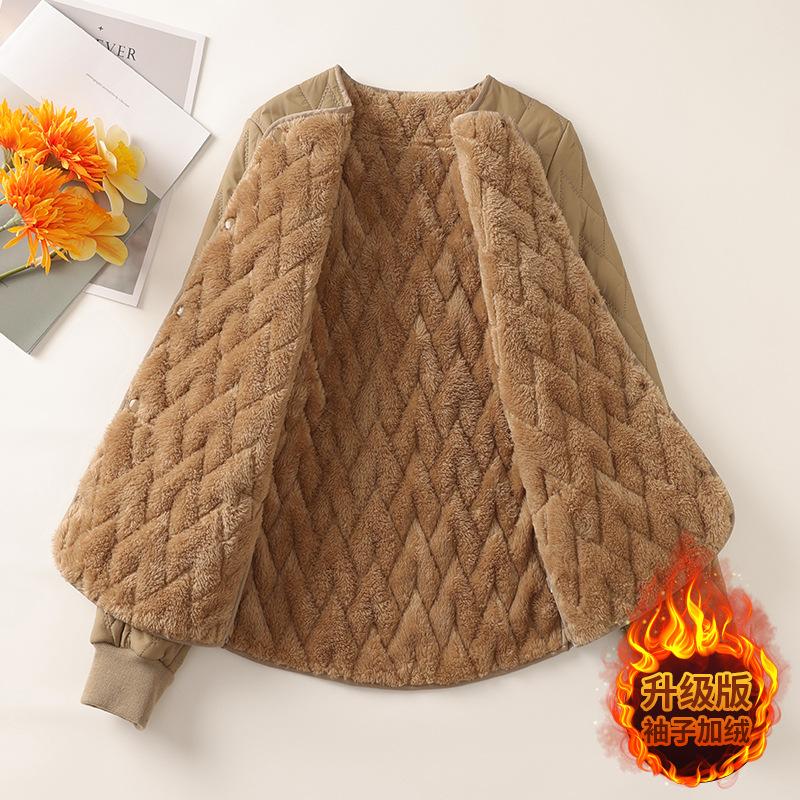 Verdicktes Futter, baumwollgepolsterte Kleidung für Damen, kurze Modelle, neue Winterunterteile, kleine baumwollgepolsterte Jacken, leichte Daunen-Baumwollkleidung.