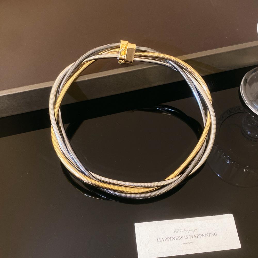 Einzigartiges Nischendesign, schlichtes Metall-Halsreifarmband, schlichter Ringhalsreif für weibliche Persönlichkeit, kaltes Halsketten-Accessoire