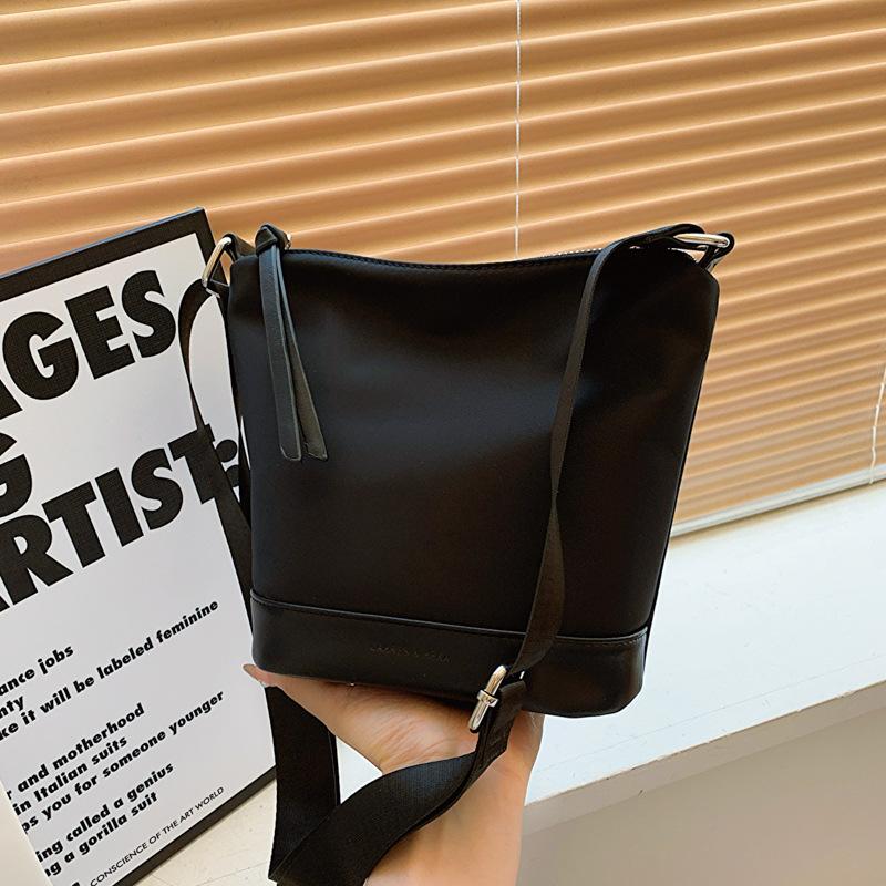 Bag Women's New Fashion Shoulder Messenger Bag Versatile Broadband Bag
