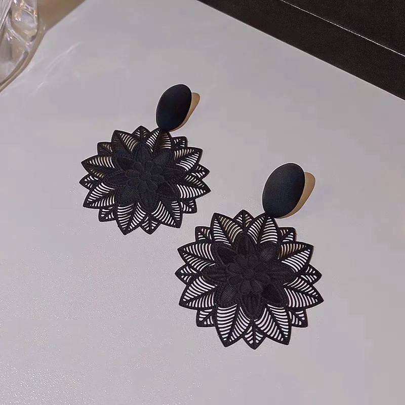 

Trendy 2021 Black Flower Tassel Earrings - Fashionable Design & Popular Style