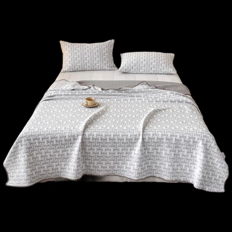 Plover Elegant Knitted Blanket