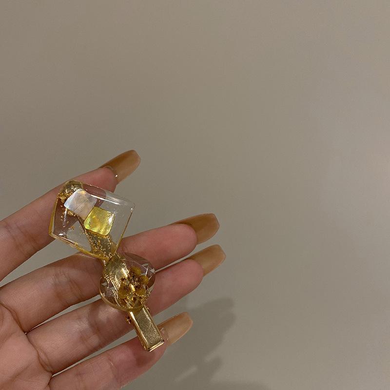 Crystal-Cut Acrylic Bobby Pins: Transparent Diamond Hair Clips for Autumn/Winter - Stylish Korean Accessories