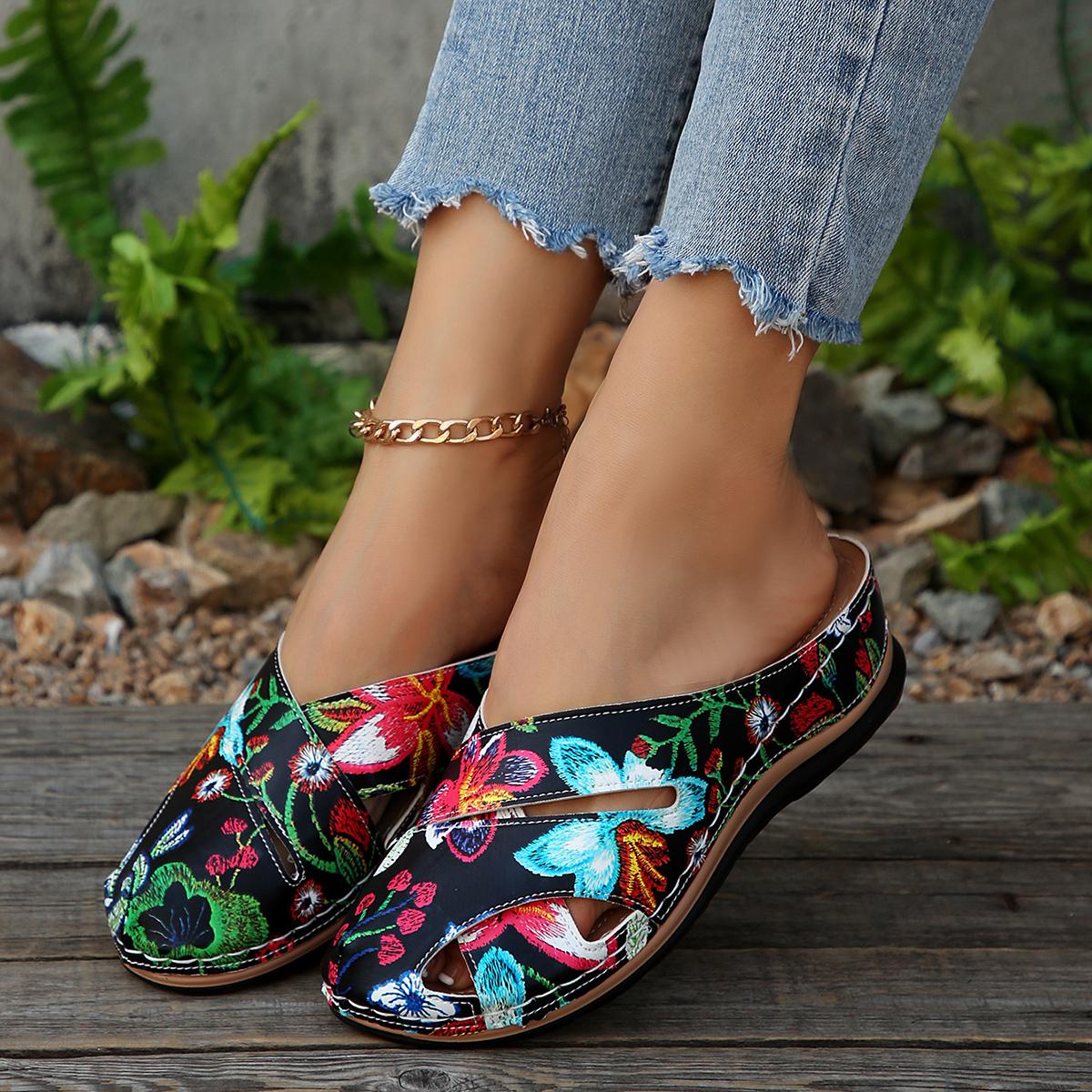 

Модные женские тапочки Повседневные пляжные Большого размера Сандалии на танкетке 2025 Новые смешанные цвета Уличная обувь для женщин Модные тапочки Шлепанцы Женские 36 чёрный