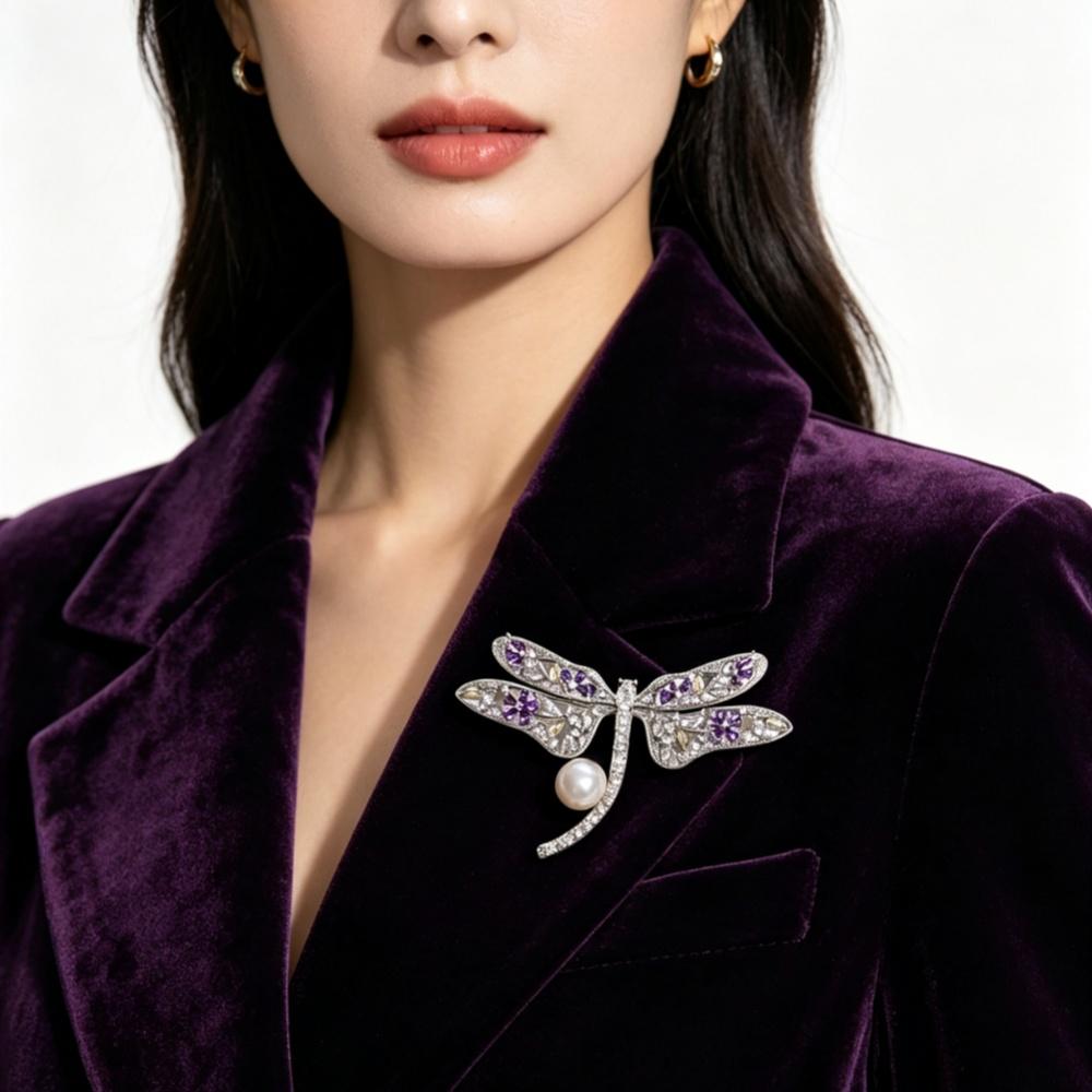 Elegant Natural Freshwater Pearl Brooch with Dragonfly Design, Exuding a Natural Luster. Crafted from Copper and Adorned with Zircon