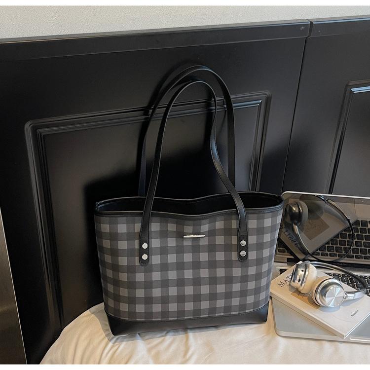 Simple and large-capacity tote bag plaid women's bag 2025 new trend fashionable shoulder bag foreign underarm bag