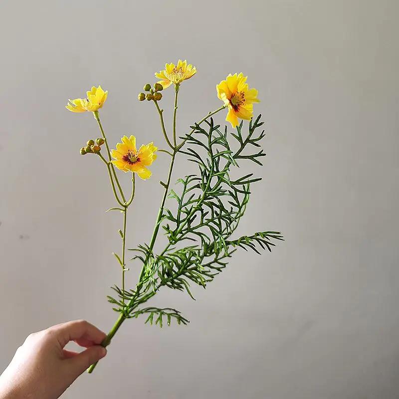 

For High-End Outdoor Small Bouquet Artificial Persian Daisies Artistic Window Display Lacape Sca Clothing Store Sample жовтий
