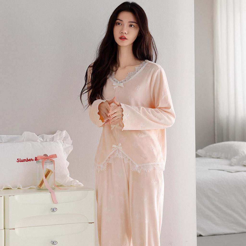 Women's Long-Sleeve Sea Island Velvet Pajamas Set - Winter Warm, Cute Style, Suitable for Outdoor Wear.