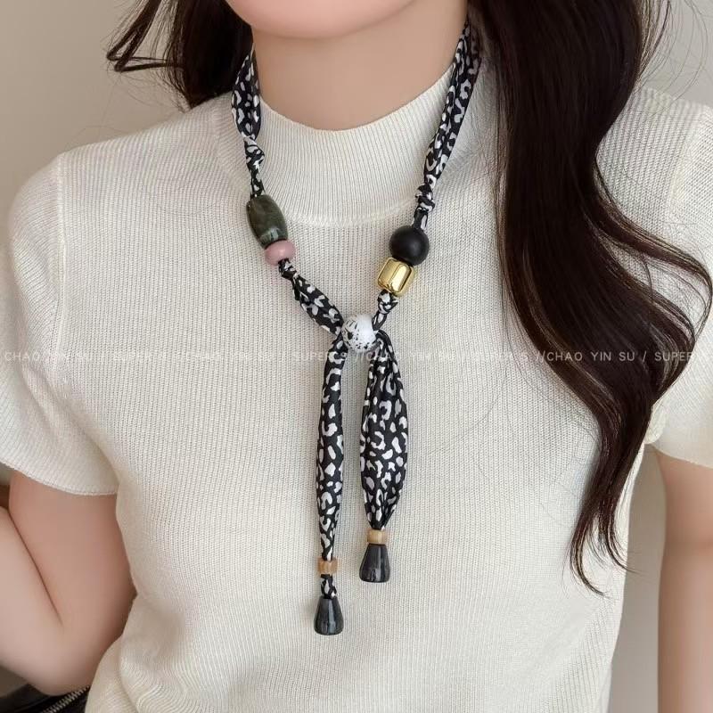 Meillard Damen Leopardenmuster Seidenschal Halskette mit Stoffblume und einzigartigem Kordelzug-Design