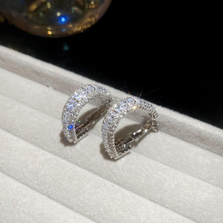 

Silver Needle Retro Zirconia Triangle Earrings: Luxurious Geometric Ear Cuffs for Women
