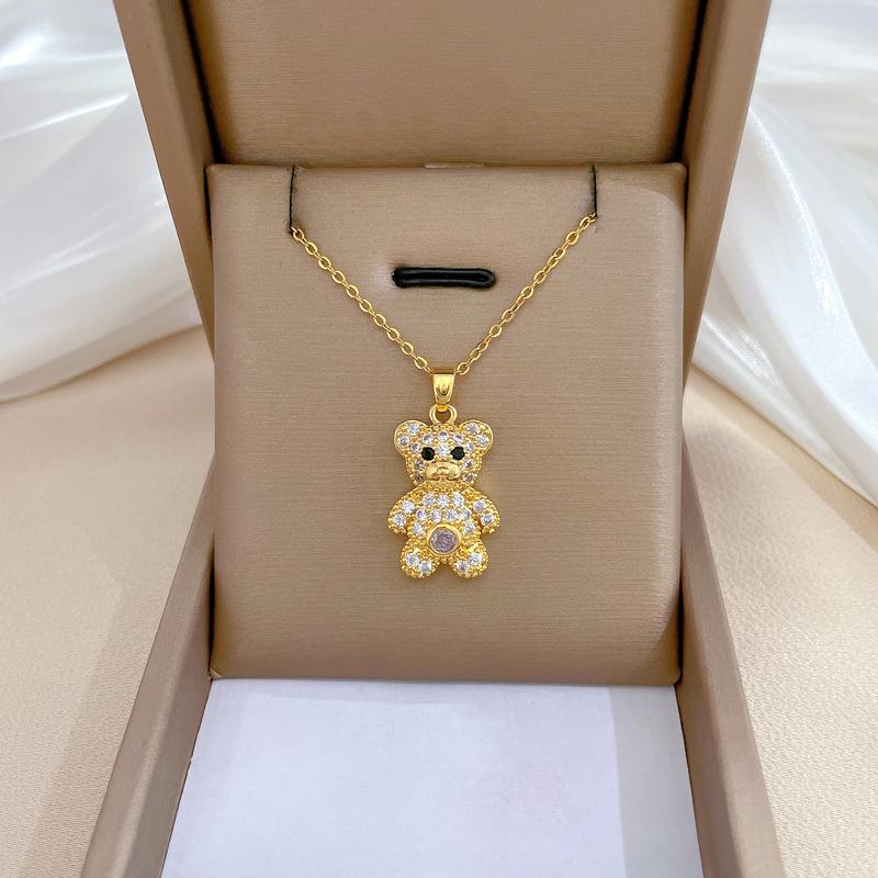 **Lively Women's Necklace: Titanium Steel & Gold-Plated Copper Clavicle Chain**