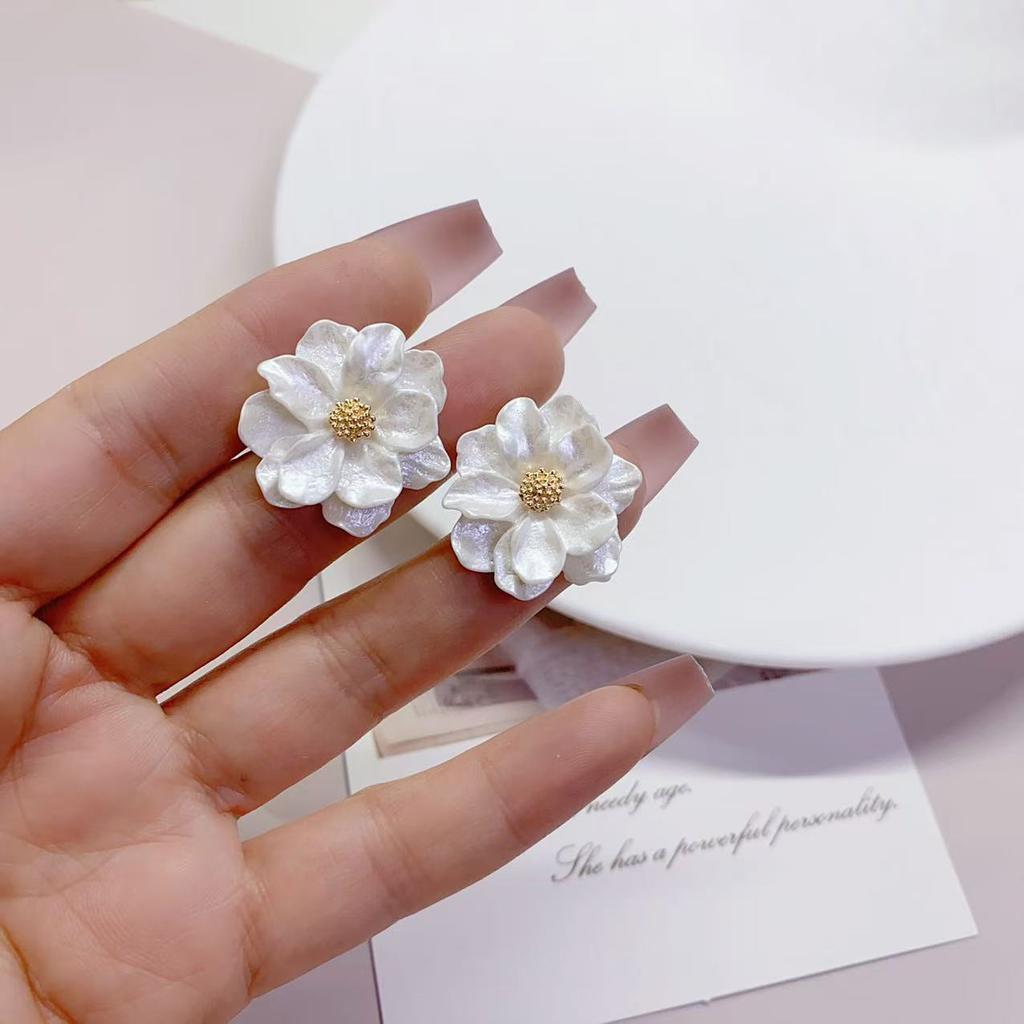New Sweet Temperament Small Fresh Bamboo White Lily Of The Valley Flower Earrings Elegant And Gentle Asymmetric Earrings