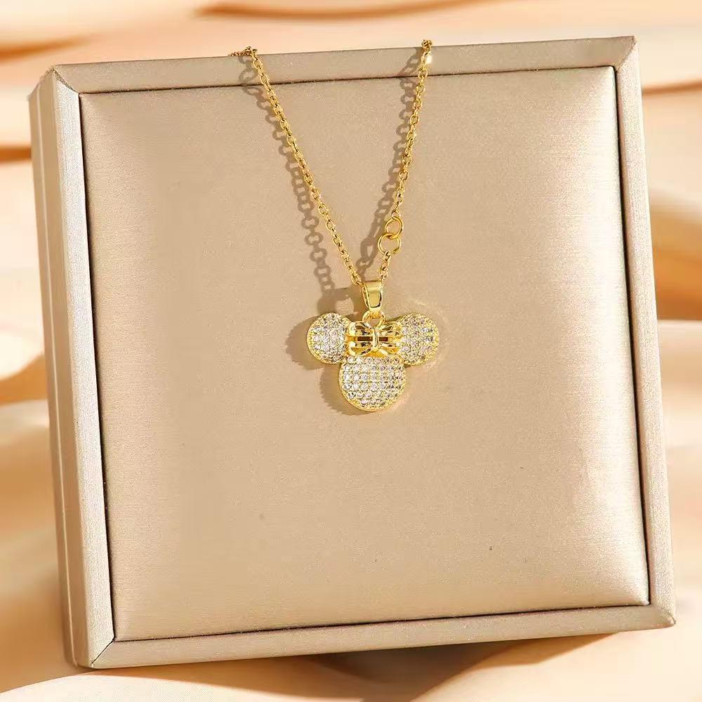 Vintage Titanium Steel Women's Pearl Pendant Necklace - Light Luxury Clavicle Chain