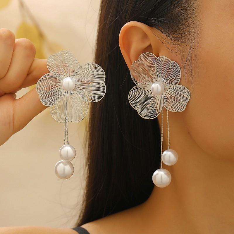 Elegant Hollow Floral Earrings Necklace Set Women Alloy Jewelry Minimalist Chic Accessories
