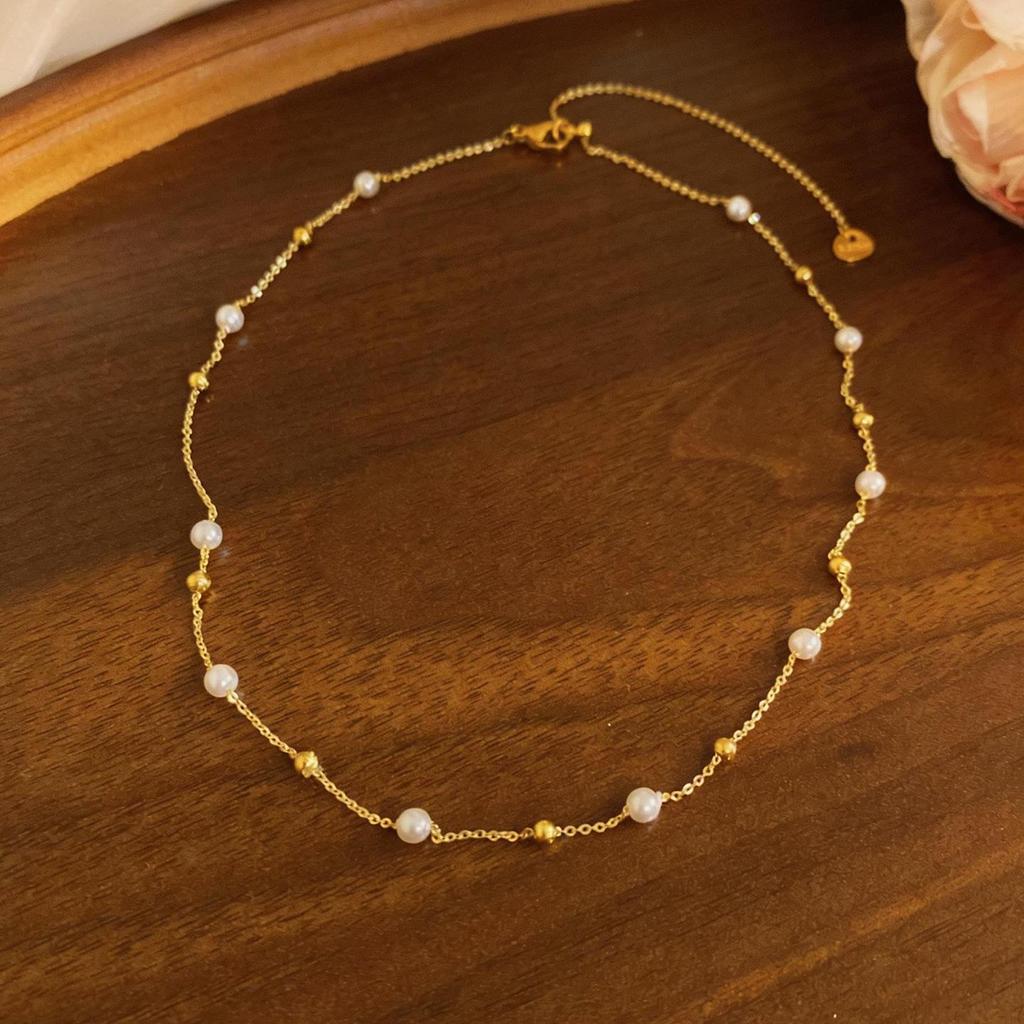 Golden Pearls French Charm Metal Beaded Necklace - Retro Clavicle Chain, Light Luxury, Versatile.