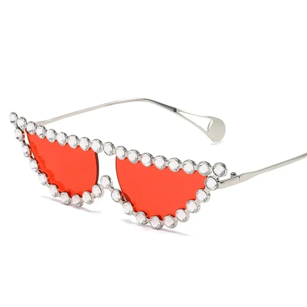 

UV Protection Elegant Vintage Cat Eye Sun Glasses Glasses with Diamond Eyewear - Luxury Crystal Shades for Men and Ladies As Picture