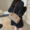 Fashionable and Beautiful Niche Design Underarm Bag Summer New Women's Bag Retro Handbag Simple Shoulder Bag Trendy