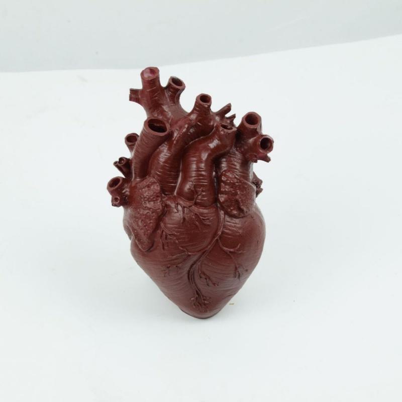 

Креативная ваза в форме сердца, художественная смоляная человеческая скульптура, бутылка для цветов, настольное украшение для дома, идеально подходит для демонстрации сухоцветов