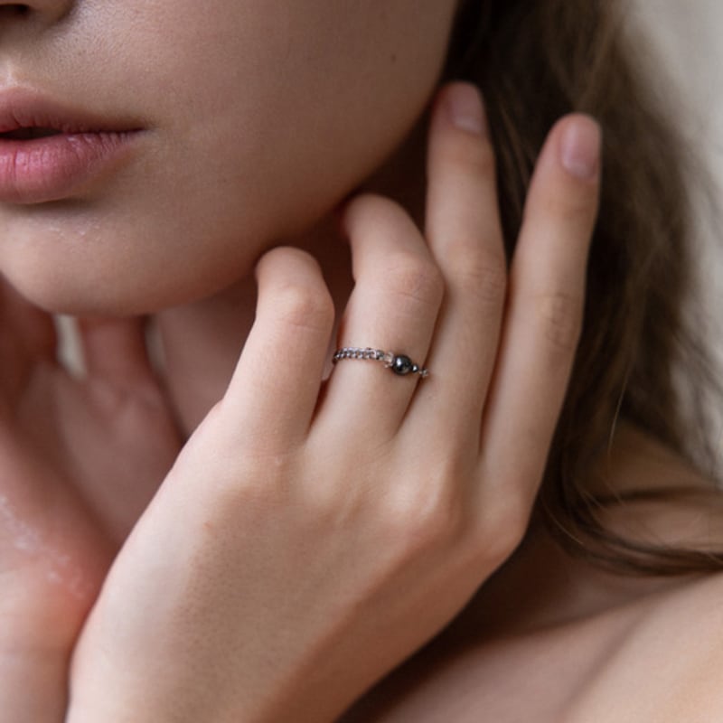 

MERRYMOTIVE Black pearl and crystal chain ring 15