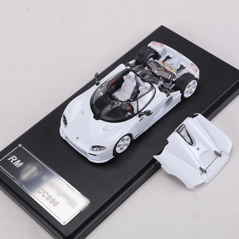 RM MODEL 1:64 CC850 Die-cast alloy simulation car model The engine hood can be opened белый