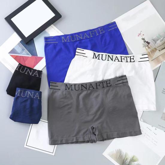 Meeste kirjatrükiga lühikesed püksid Aluspüksid Õmblusteta elastne keskmise kõrgusega aluspesu Pehmed hingavad spordi aluspüksid