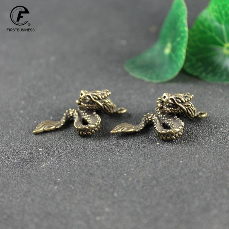 Retro Brass Zodiac Dragon Car Keychain Pendant Copper Dragon Head Home Decorations Solid Desk Mininature Ornament Car Key Chains