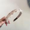 Retro Floral Knit Sponge Headband for Women, A Sophisticated and Versatile Headband for All Occasions.