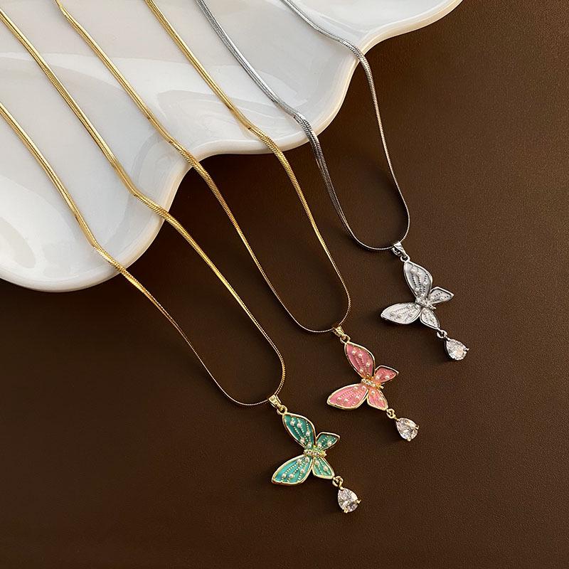 

Elegant Zircon Butterfly Pendant on Titanium Steel Clavicle Chain