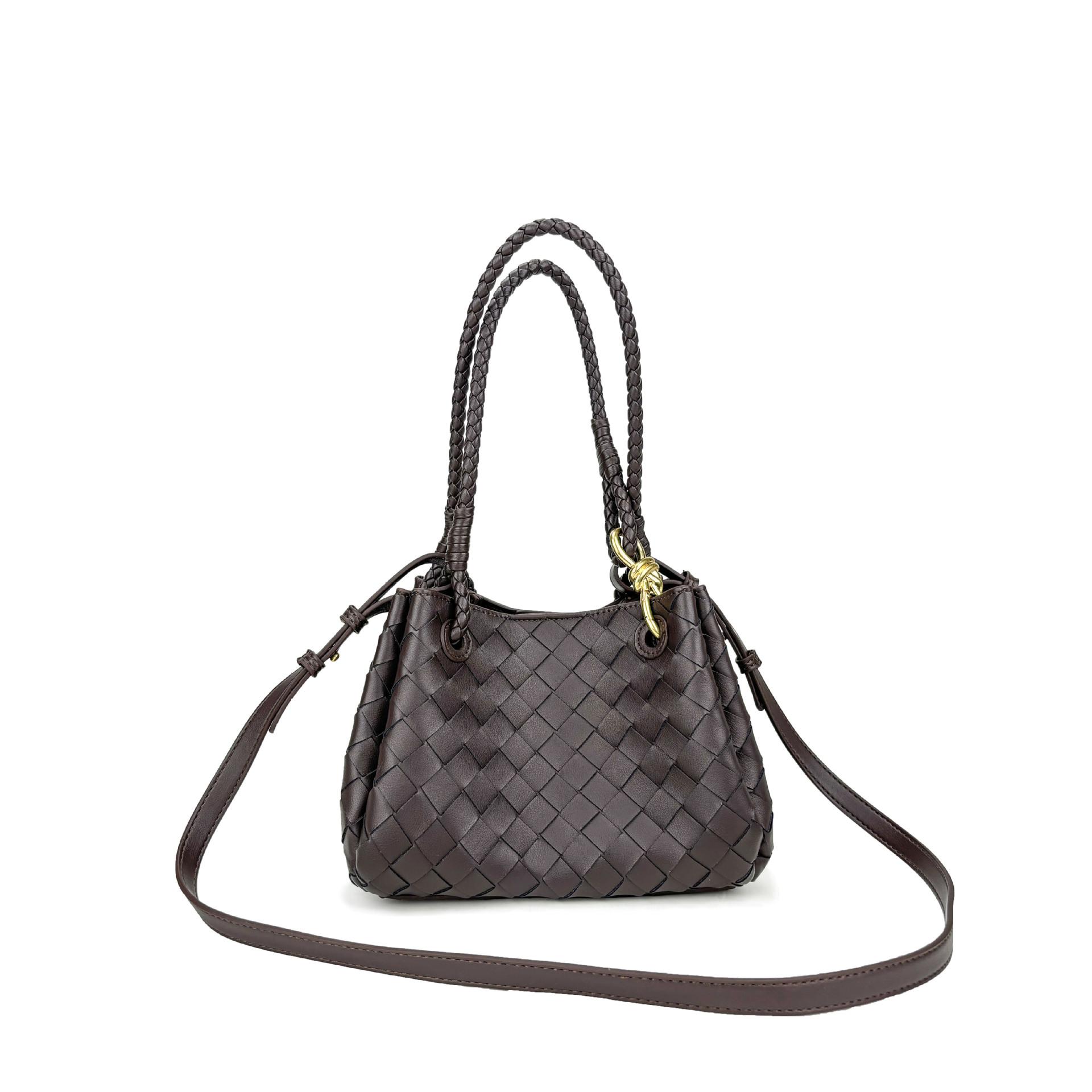 2026 New Fashionable And Versatile Diamond Grid Woven Hand-held Leather Shoulder Cross Woven Landing
