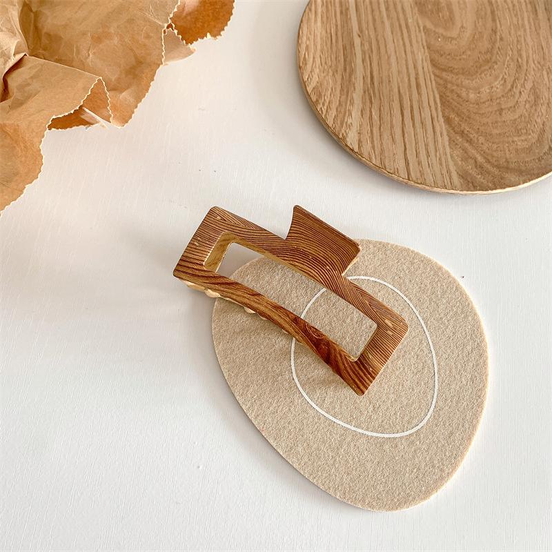 Vintage Mutiple Wood Grain Hair Claws for Women Wood Hair Clamps Crab Geometric Shark Shape Girls Hair Clips Barrette Accessory