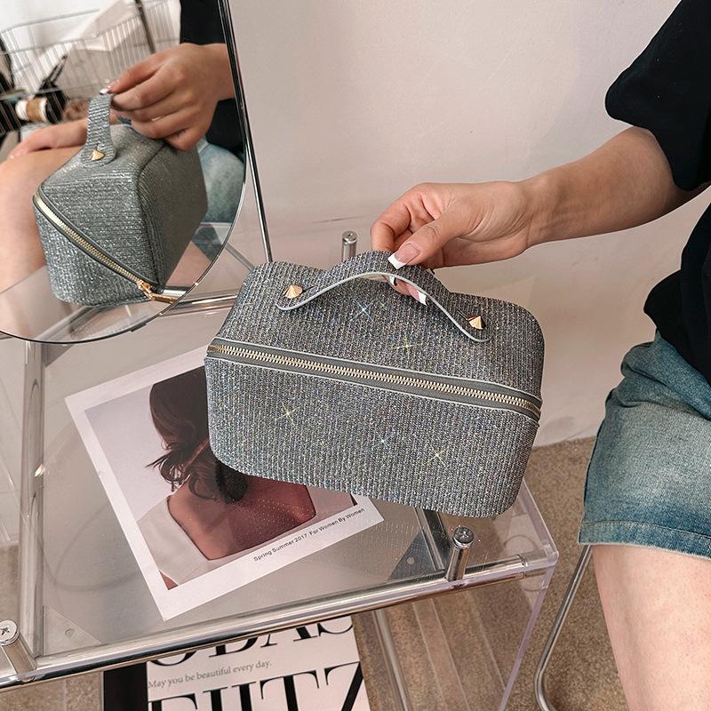 

2026 Women s Bag Korean Version Portable Cosmetic Bag Women s Large Capacity Waterproof Wash Bag Portable Travel Cosmetics Storage Bag 25*12*11CM сірий колір