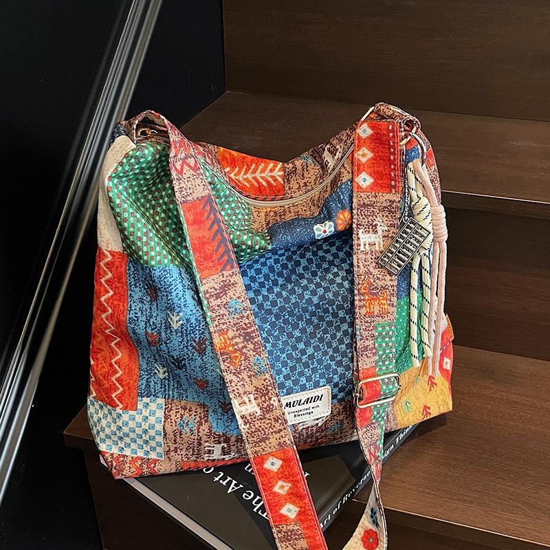 Neue ethnische Patchwork-Tote-Bag mit großem Fassungsvermögen, literarischer und lässiger Stil, leicht und vielseitig, lässige Umhängetasche für Damen