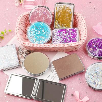 2-Face Mini-Taschen-Make-up-Spiegel, kreativer Kosmetik-Kompaktspiegel mit fließender, glitzernder Sanddosenbeschriftung