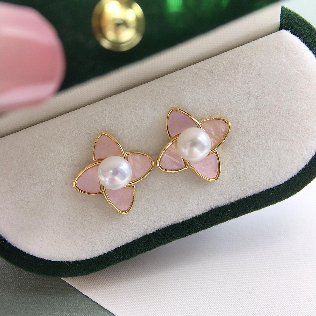 Женские модные серьги-гвоздики с розовыми цветами и пресноводным жемчугом белый