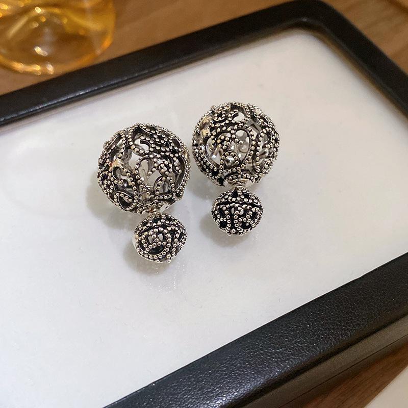 Kolczyki kwiaty wielowarstwowe czarne na srebrnych sztyftach - Eleganckie, wysokiej klasy kolczyki sztyfty o wszechstronnym designie.