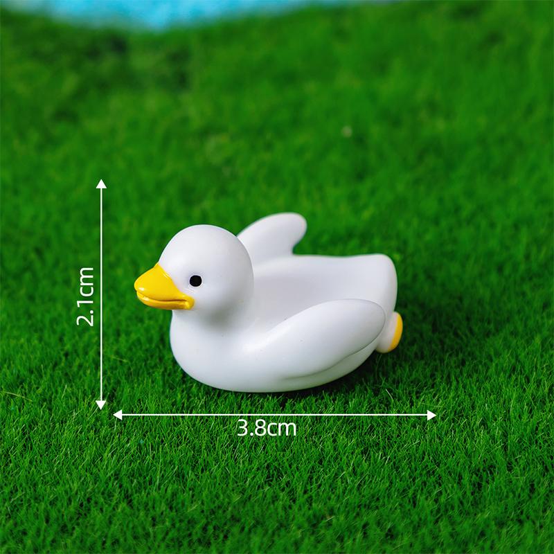 Miniature Cartoon Capybara Model Figurine Desk Garden Landscape Ornament Resin Craft Home Office Decor Car Desktop Knickknacks