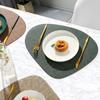 Prostírání z umělé kůže Vodotěsné Tepelně odolné Protiskluzové Tepelná izolace Vhodné do myčky na nádobí Jednobarevné Nepravidelné Ochrana jídelního stolu Dekorace