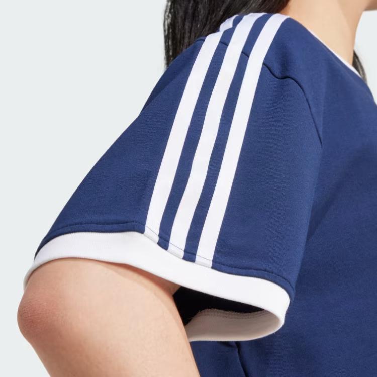 adidas T-shirt da Donna Adicolor a Maniche Corte con 3 Strisce, Comoda, Traspirante, Vestibilità Larga, a Righe, Spalle Cadenti, Top Night-Indigo JC8151