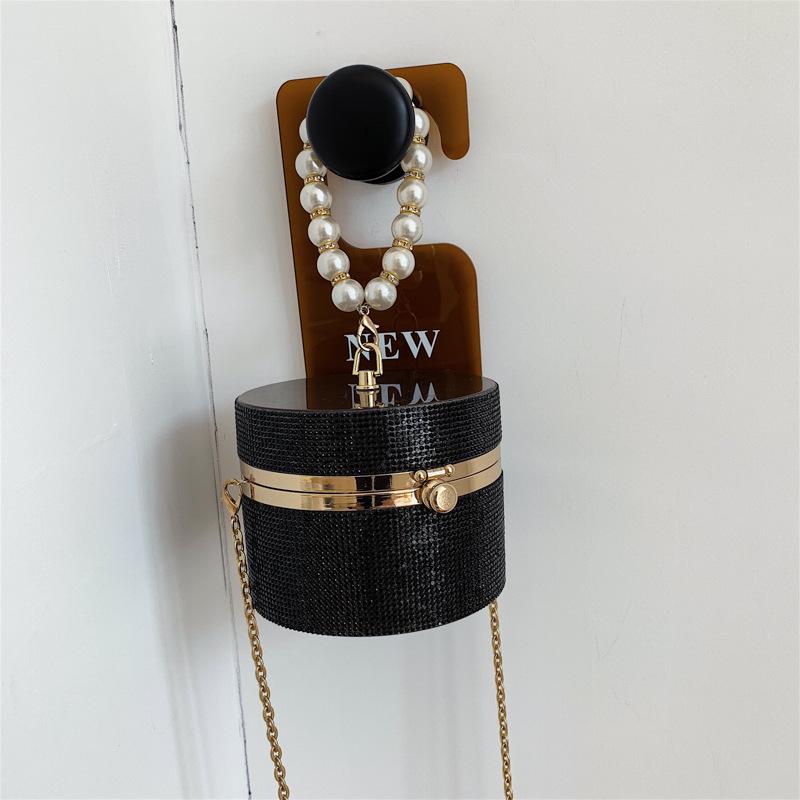 Трендовая мини-сумка-коробка со стразами с ручкой из жемчуга и плечевым ремнем-цепочкой чёрный