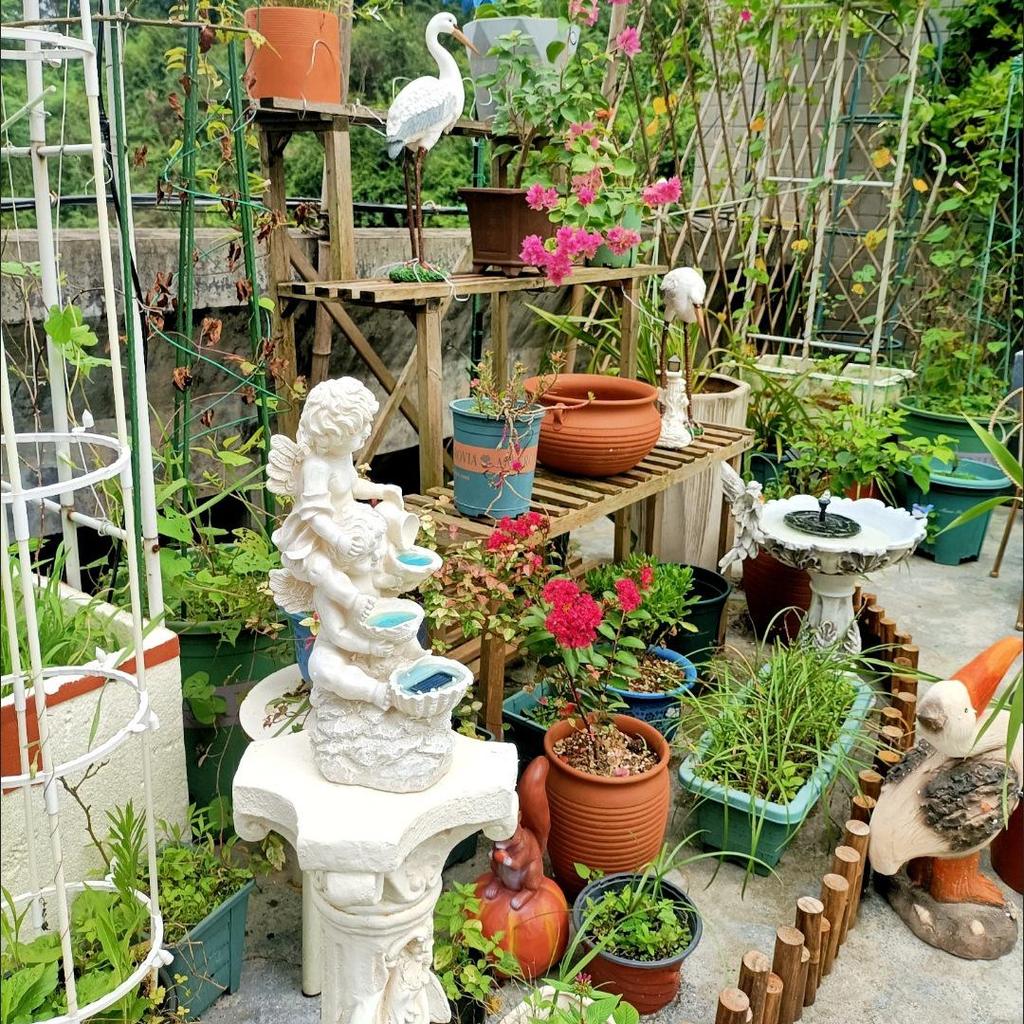 European Style Solar Angel Resin Water Flow Lights for Garden Decor