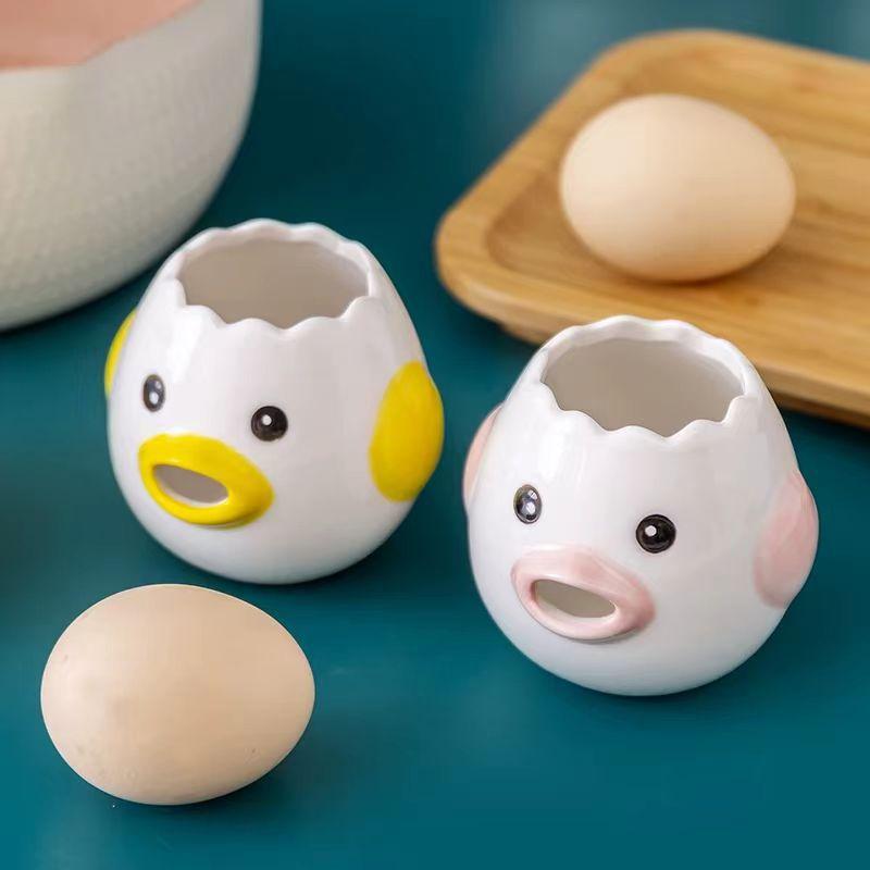 Creative ceramic egg separator for separating egg yolks and whites, a magical tool for baby food preparation at home