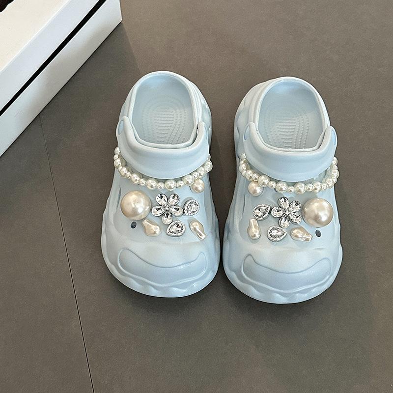 Simple and versatile exquisite and sweet fashion casual platform hole shoes women's summer pearl retro heightening bag head sandals