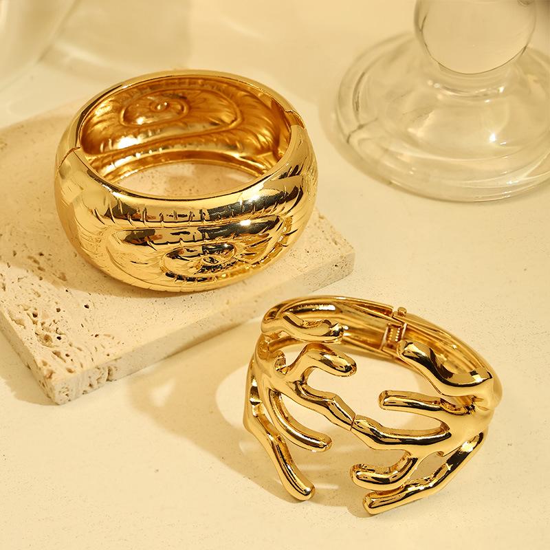 Exaggerated Design Women's Luxury Alloy Bangle with Open End