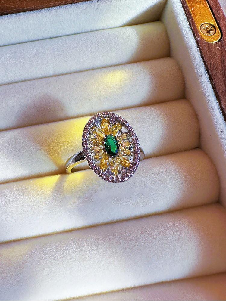 Schicker 2024 Gänseblümchen-Krone Offen Verstellbarer Ring Für Damen Funkelndes Edelstein-Design